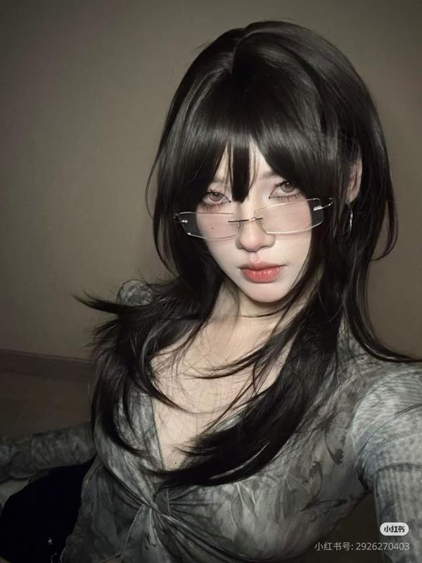 Ảnh đại diện fb nữ đeo kính ngầu
