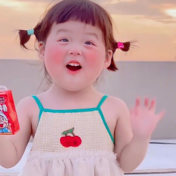 Ảnh đại diện em bé cute má đỏ hồng