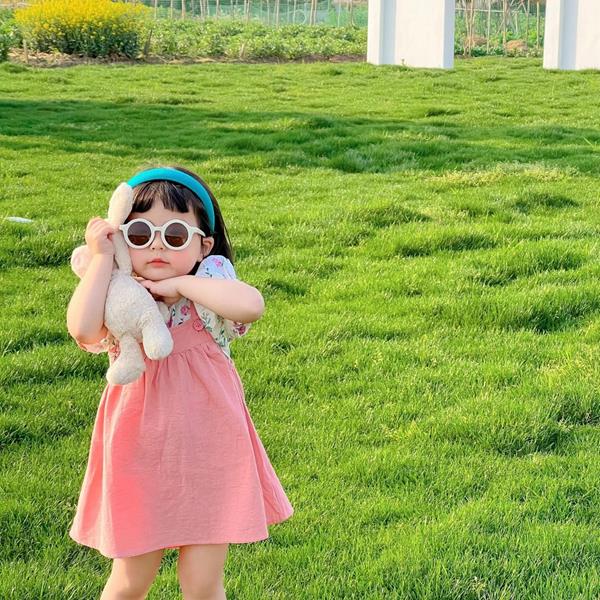 Avatar trẻ con đeo kính râm cute