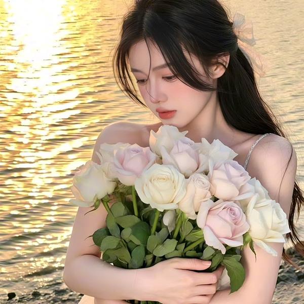 Avatar cô gái cầm bóa hoa hồng khi hoàng hôn