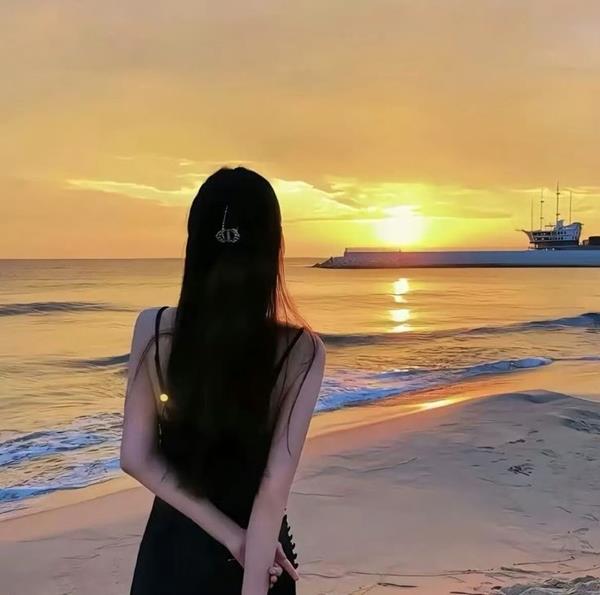 Avatar nữ quay lưng người thật