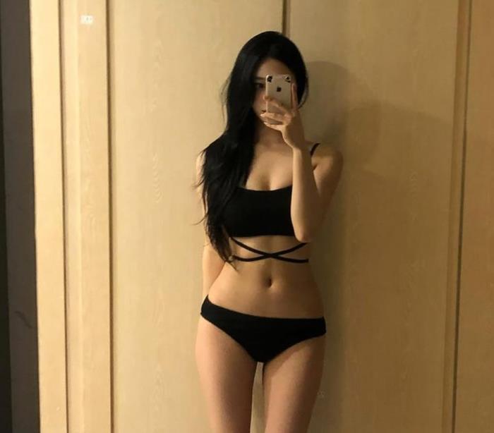 hình gái mặc bikini đen dáng đẹp