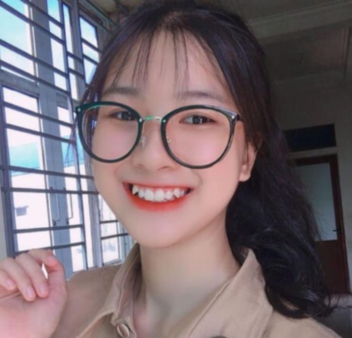 ảnh gái răng khểnh selfie