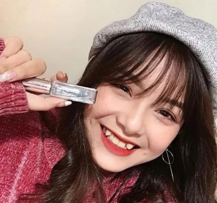 ảnh gái răng khểnh cute