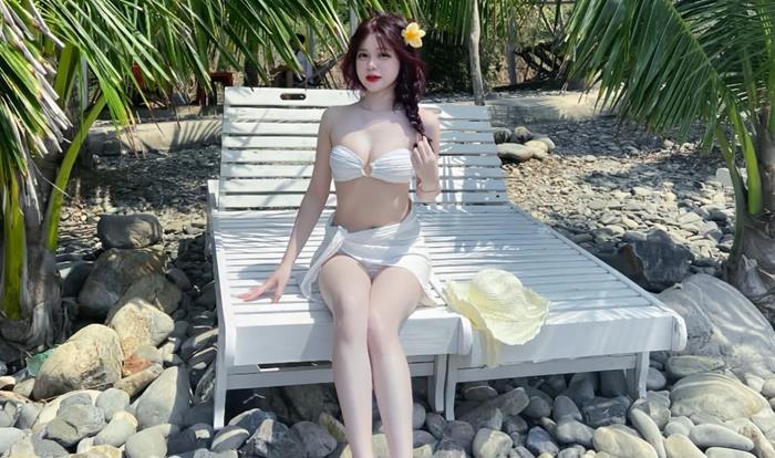 Hình gái xinh vitamin bikini tắm nắng