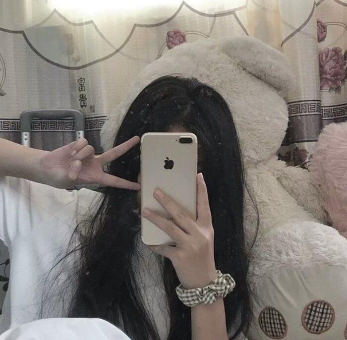 Ảnh gái đẹp tóc dài che mặt đáng yêu