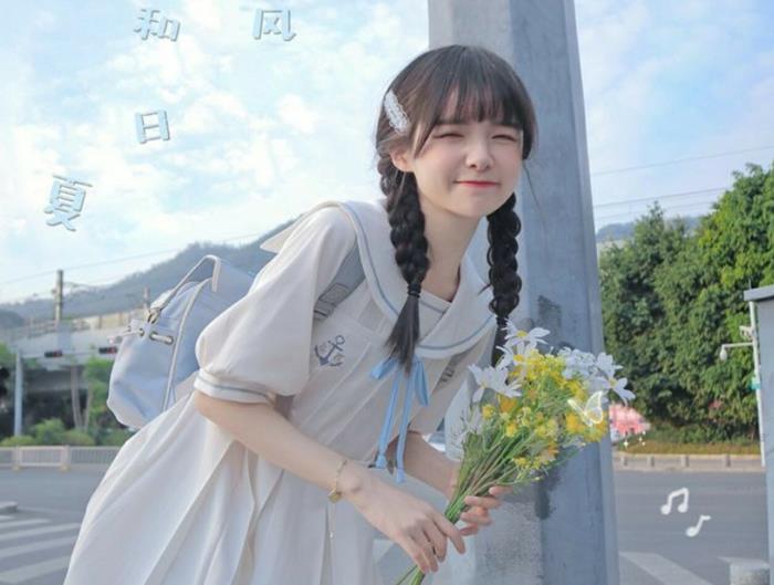 Ảnh gái đẹp tóc dài cute cầm hoa