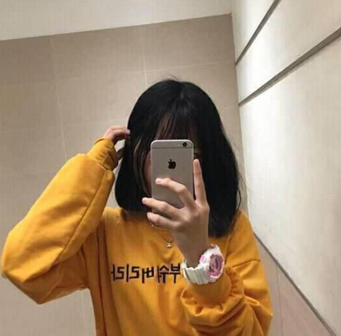 gái xinh tóc ngắn che mặt dễ thương