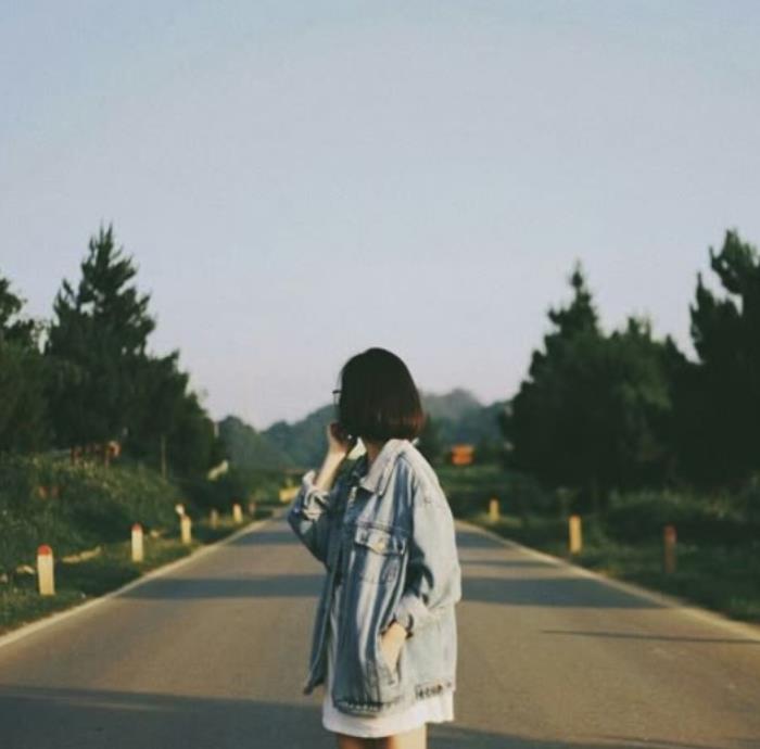 ảnh gái xinh tóc ngang vai 2k9 che mặt