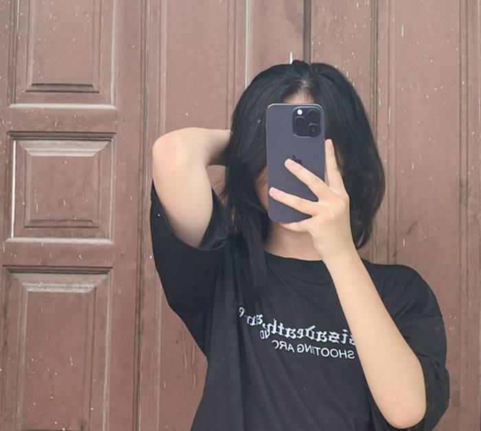 ảnh gái xinh tóc ngang vai 2k3 che mặt