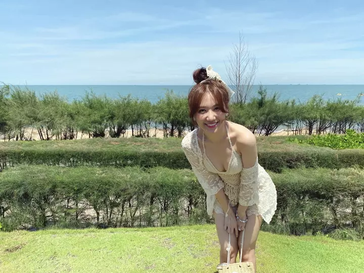 ảnh Hari Won mặc bikini