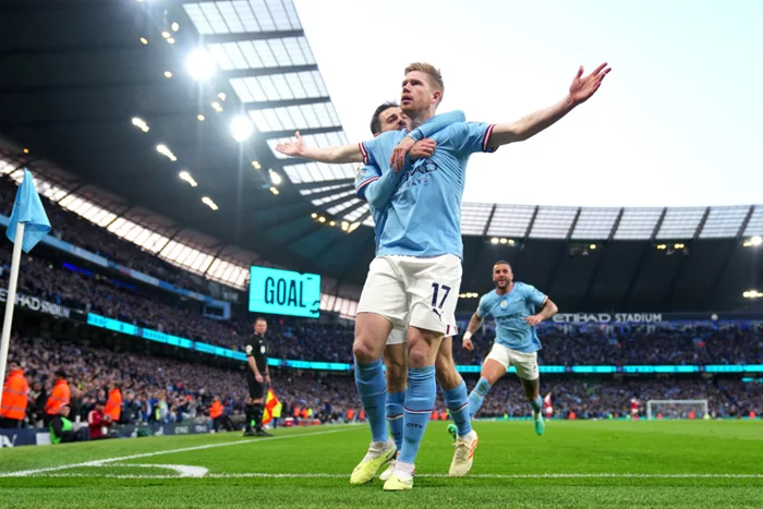 Hình ảnh De Bruyne khi ăn mừng cùng đồng đội