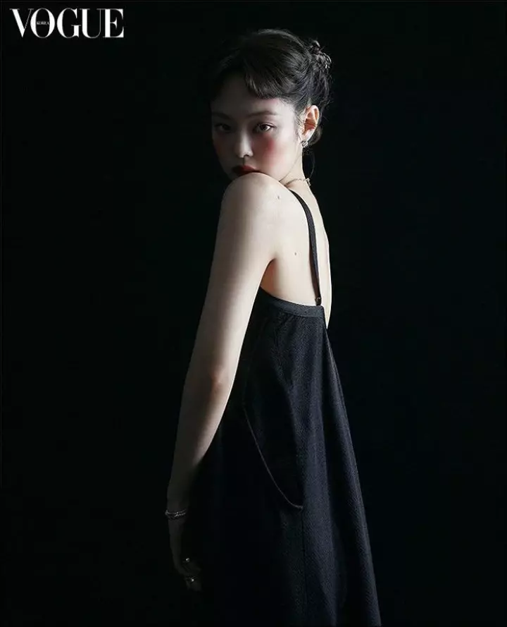 Hình ảnh Jennie Blackpink ngầu trên tạp chí Vogue