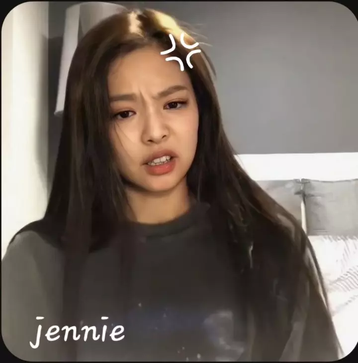 Ảnh Jennie cười nhếch mép – Thần thái không ai bằng