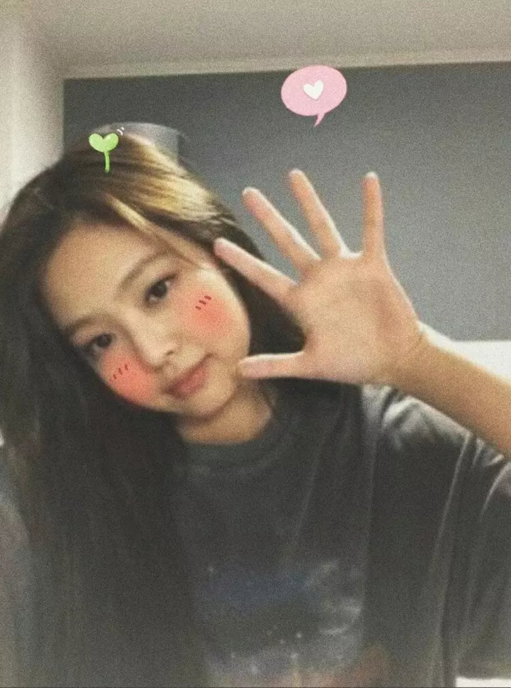 Hình ảnh Jennie cute trong phòng tập