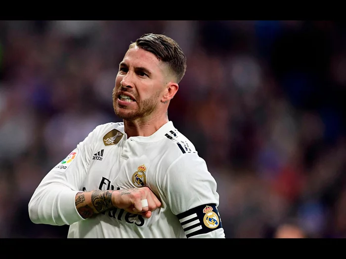 ảnh Ramos trong bộ đồ trắng Real Madrid huyền thoại