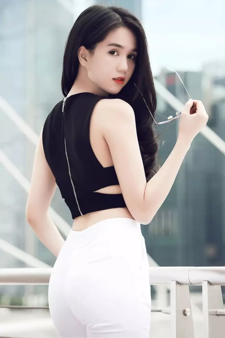 Ảnh Gợi Cảm Của Ngọc Trinh Trong Cuộc Sống Hàng Ngày