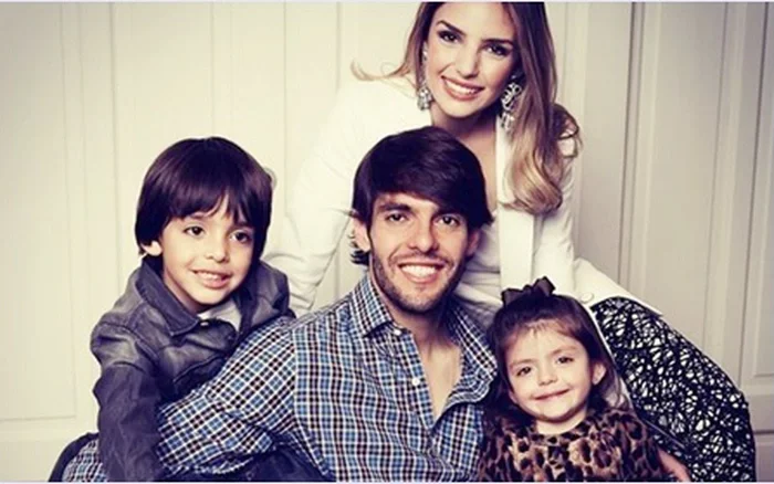Ảnh Kaká đẹp với nụ cười rạng rỡ ngoài đời thường.