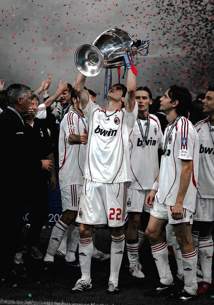 Hình ảnh cầu thủ Kaka trong màu áo AC Milan