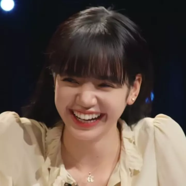 Ngắm Nhìn 100+ Hình Ảnh Lisa Cười Cute, Đáng Yêu Say Đắm Fan