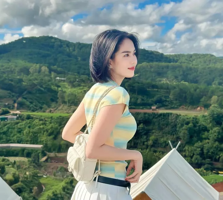 Ảnh Ngọc Trinh đời thường – Đơn giản nhưng vẫn nổi bật