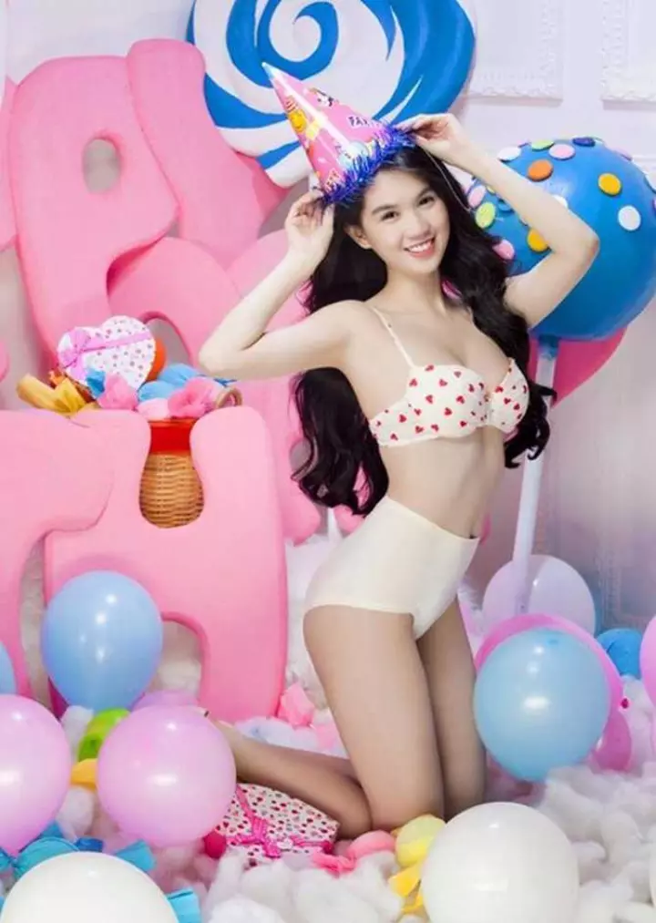 Ảnh Ngọc Trinh Nội Y Và Bikini