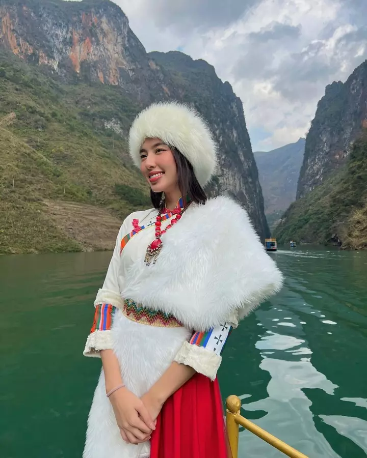 Hình Ảnh Nguyễn Thúc Thùy Tiên Du Lịch