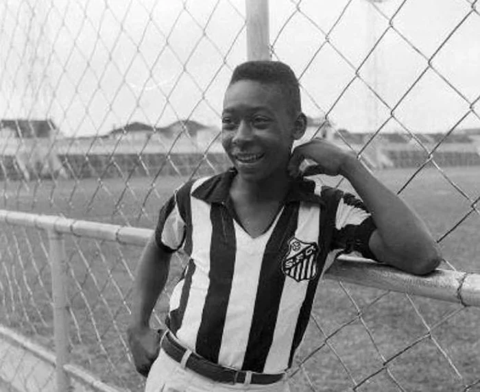 Hình ảnh Pelé khi còn thi đấu cho CLB Santos.