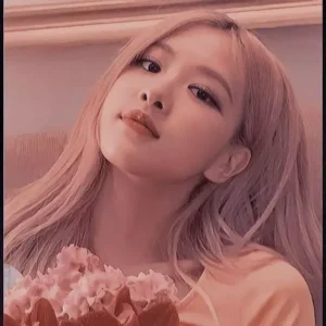 Blend Ảnh Là Gì? Vì Sao Fan Rất Thích Ảnh Rosé Blend?