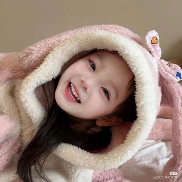 Ảnh em bé cười ngây thơ