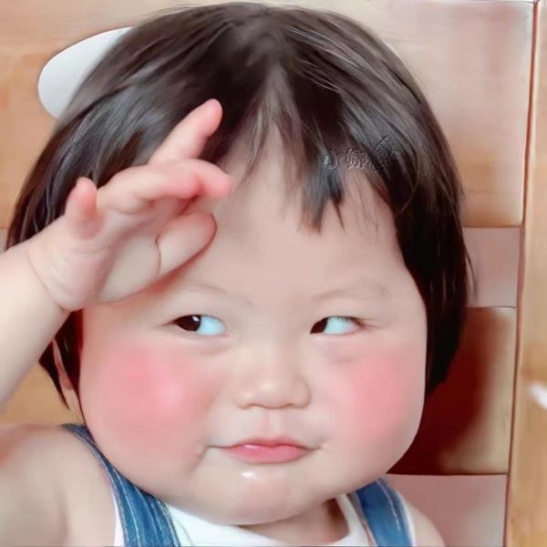 Ảnh bé cười ánh mắt ngộ nghĩnh hài hước