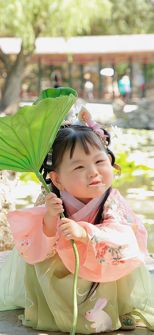 Hình nền điện thoại em bé mũm mĩm