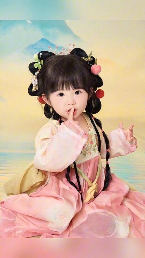 Hình nền điện thoại em bé cổ trang