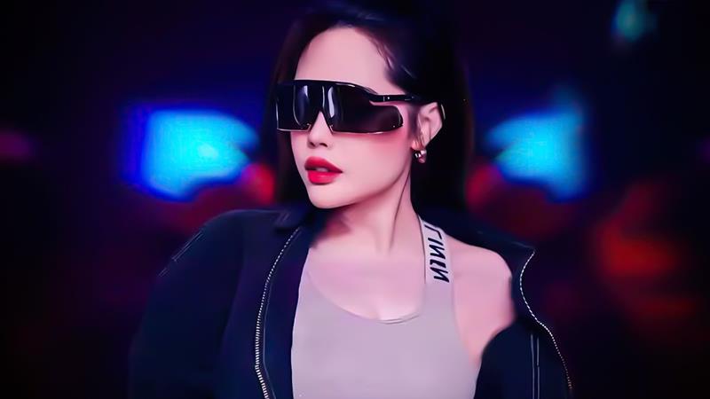 Hình nền máy tính gái xinh đeo kính đen