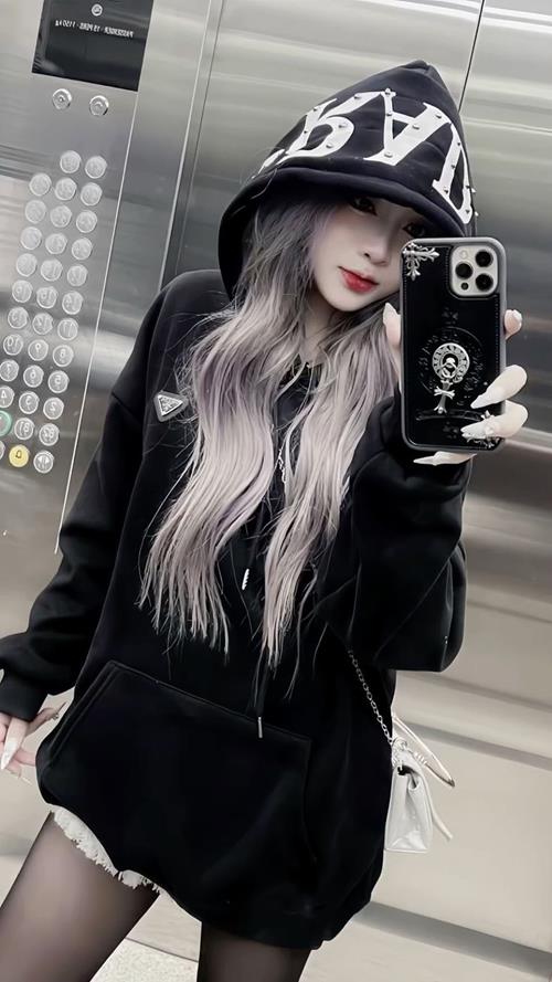 Hình nền cô gái ngầu selfie cho tik tok