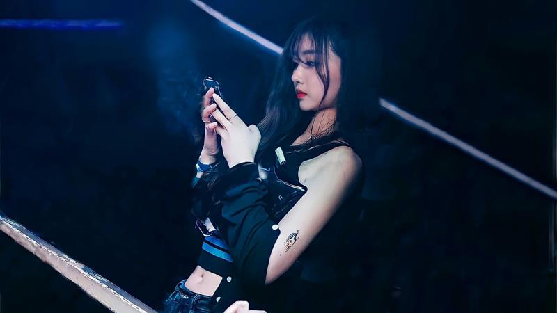 Hình nền cô gái ngầu cho zalo