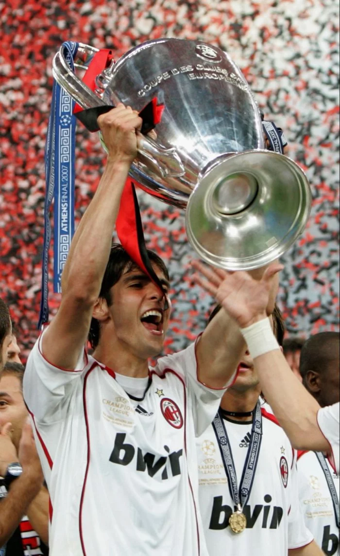 Khoảnh khắc Kaka hình nền ăn mừng tại Champions League.
