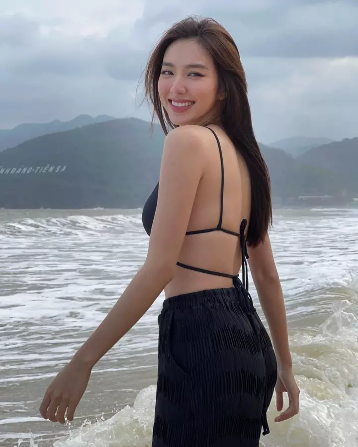 Nguyễn Thúc Thùy Tiên Mặc Bikini Ngoài Đời Thường