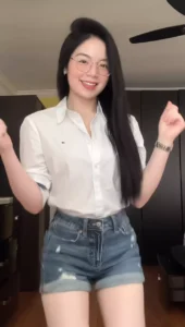 "Hệ tư tưởng em Trâm" gây sốt mạng, ngay cả Top 1 Trần Hà Linh cũng nhanh chóng bắt trend