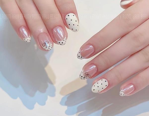 Nail chấm bi đẹp cho học sinh cấp 3