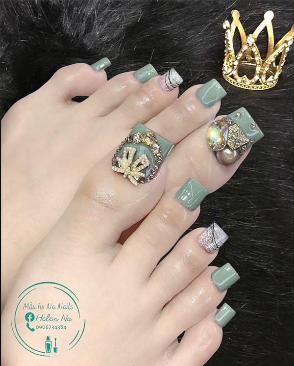 Móng chân đính đá màu xanh lục