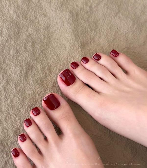 Nail chân đỏ