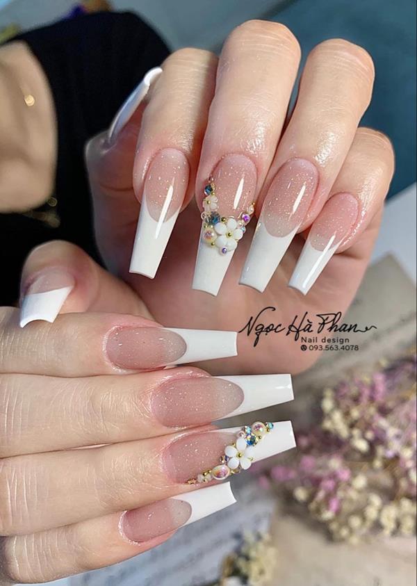 Mẫu nail móng vuông cô dâu màu trắng sữa