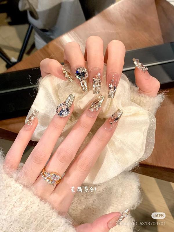 Album 666+ Nail Đính Đá Lấp Lánh – Mẫu Móng Đẹp Quyến Rũ & Thời Thượng