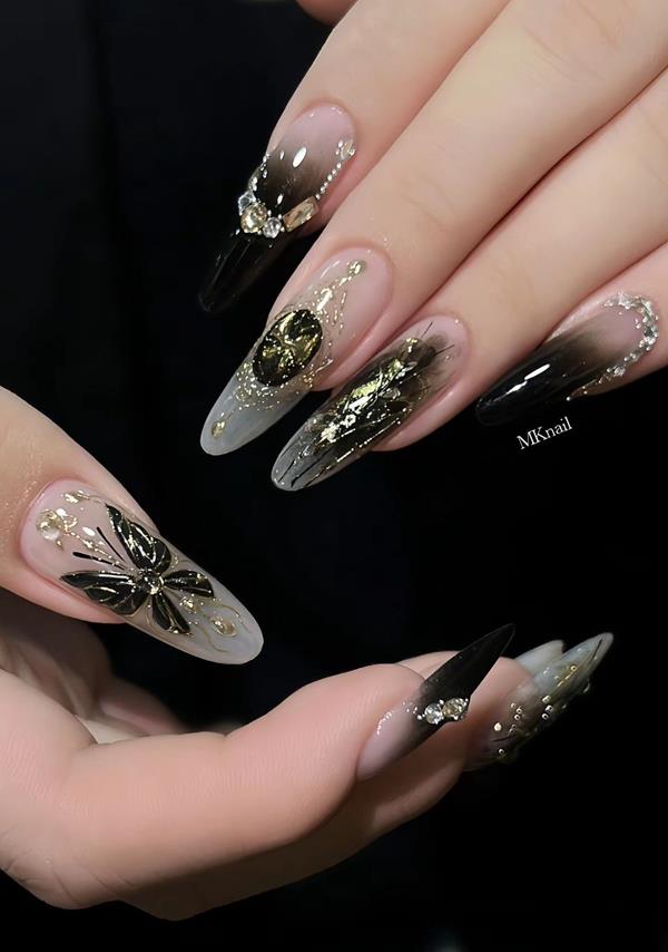 Mẫu nail đẹp 2022 đính đá nghệ thuật