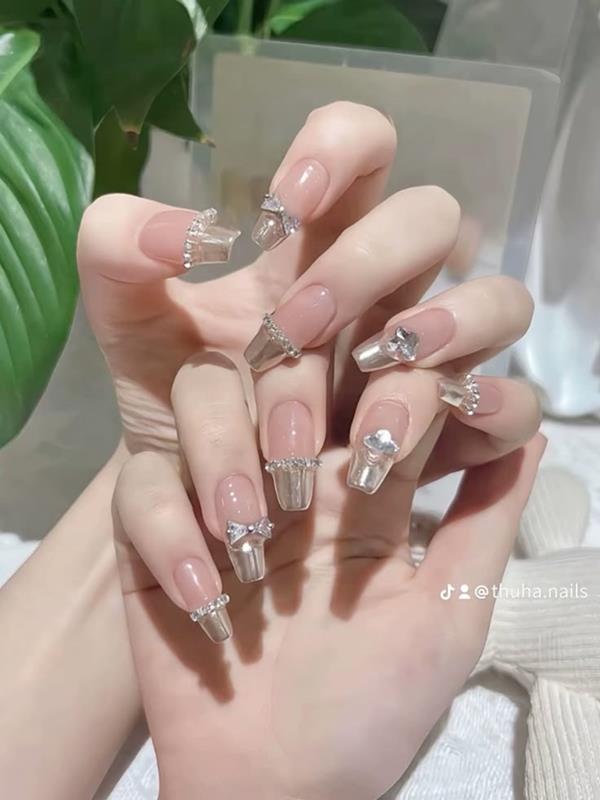 Ảnh 2 nail màu hồng thạch 