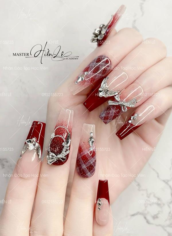 Nail màu đỏ đính đá mẫu 1
