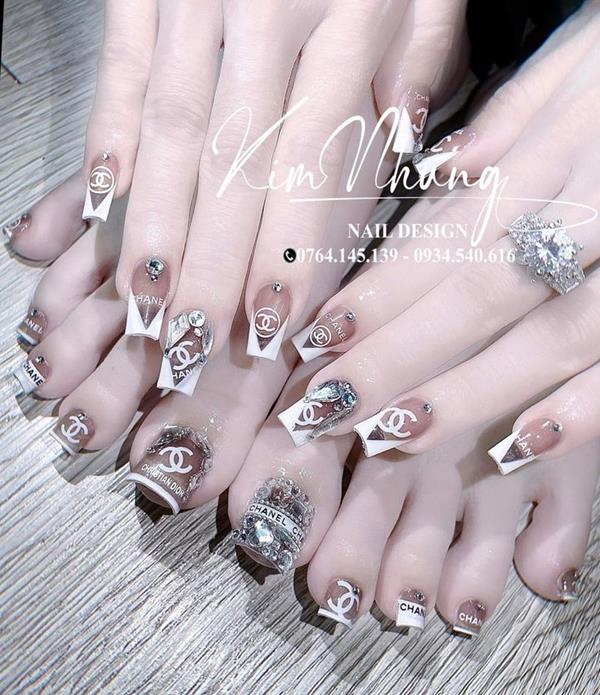 Top 222+ Mẫu Nail Đính Đá Sang Chảnh & Quyến Rũ – Kiểu Nail Hot Nhất 2025