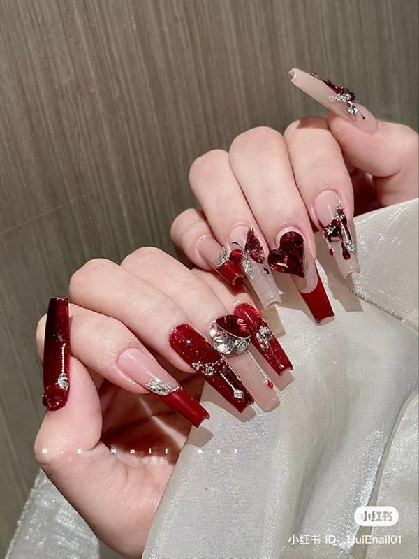 Nail đính đá móng vuông sang trọng màu đỏ