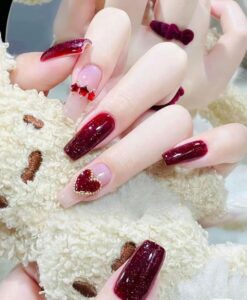 Nail đỏ đính đá